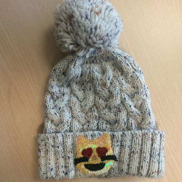 Bow and Drape touque very cute sequin cat design on front- free with 100$ bundle - Picture 2 of 6
